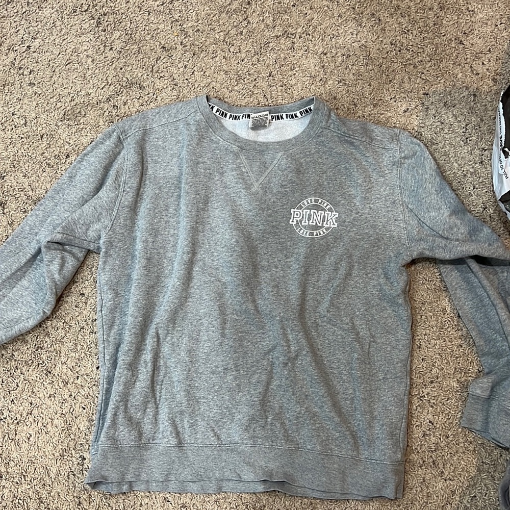 Super cute pink crewneck!